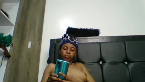 Snapshot of pussiey_tightte chatting on October 7, 11:29 am Sweetpie online show from October 7, 11:29 am