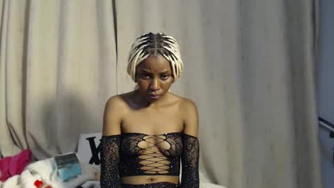 Snapshot of pussiey_tightte chatting on November 13, 8:52 pm Sweetpie online show from November 13, 8:52 pm