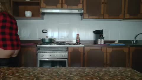 Snapshot of pussy_boom4u chatting on November 5, 8:36 am Mary online show from November 5, 8:36 am