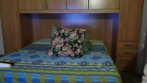 Snapshot of pussy_boom4u chatting on February 16, 9:16 am Mary online show from February 16, 9:16 am