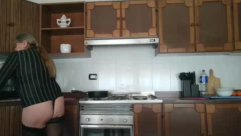 Snapshot of pussy_boom4u chatting on May 11, 8:09 am Mary online show from May 11, 8:09 am