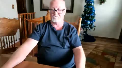 Snapshot of pussylover1365 chatting on February 14, 9:32 pm pussylover1365 online show from February 14, 9:32 pm