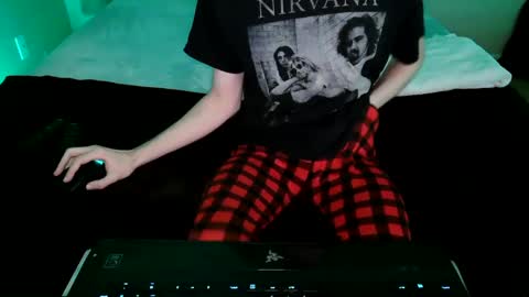 Snapshot of pussylover2182 chatting on December 7, 7:27 am pussylover2182 online show from December 7, 7:27 am