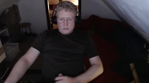 Snapshot of pussylovercb chatting on May 16, 10:30 pm pussylovercb online show from May 16, 10:30 pm