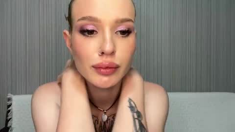 Lina online show from November 18, 12:31 pm