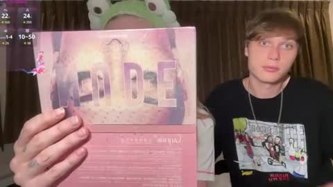 Snapshot of pussymoneywet chatting on June 18, 7:40 pm Lina online show from June 18, 7:40 pm