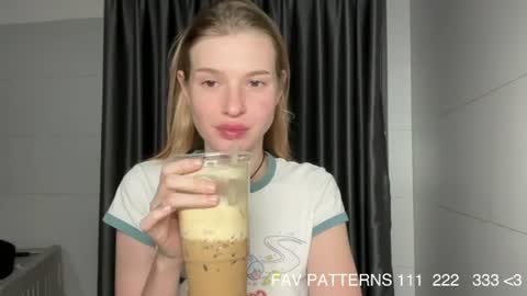 Snapshot of pussymoneywet chatting on July 12, 4:20 pm Lina online show from July 12, 4:20 pm