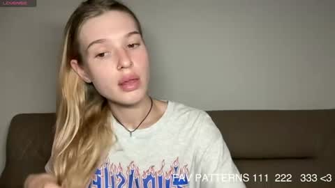 Snapshot of pussymoneywet chatting on July 22, 3:53 am Lina online show from July 22, 3:53 am