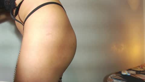 Snapshot of pussywetandwild chatting on December 21, 8:10 pm LHARA online show from December 21, 8:10 pm