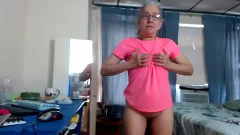 Snapshot of putiputi4u chatting on June 19, 2:10 pm putiputi4u online show from June 19, 2:10 pm