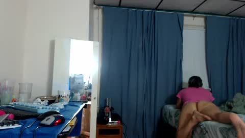 Snapshot of putiputi4u chatting on June 22, 3:25 am putiputi4u online show from June 22, 3:25 am