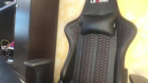 Snapshot of qtxwrm31 chatting on January 5, 10:40 pm L online show from January 5, 10:40 pm