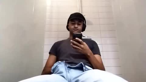 Snapshot of quadagio_0704 chatting on December 3, 7:44 pm quadagio online show from December 3, 7:44 pm