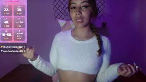 Snapshot of quee_tiana chatting on June 11, 1:27 am your princess online show from June 11, 1:27 am