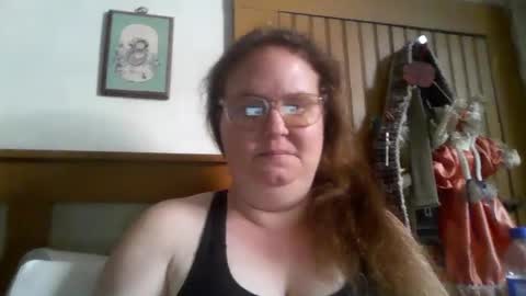 Snapshot of queen211869 chatting on December 16, 8:14 pm Queenjenny online show from December 16, 8:14 pm