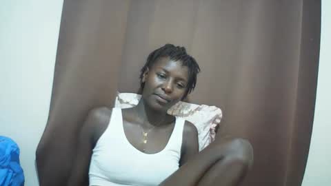 Snapshot of queen_0012 chatting on May 17, 10:50 pm asher online show from May 17, 10:50 pm