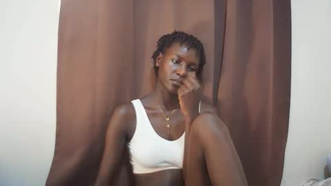 Snapshot of queen_0012 chatting on May 20, 12:00 pm asher online show from May 20, 12:00 pm