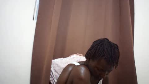 Snapshot of queen_0012 chatting on May 24, 6:13 pm asher online show from May 24, 6:13 pm