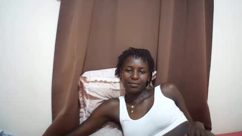 Snapshot of queen_0012 chatting on May 26, 12:28 am asher online show from May 26, 12:28 am
