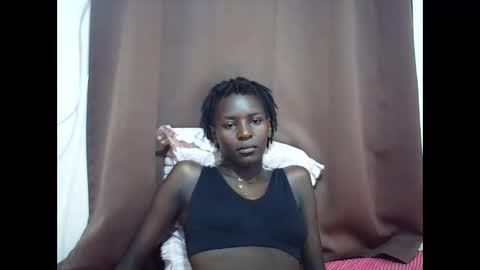 Snapshot of queen_0012 chatting on May 27, 12:40 am asher online show from May 27, 12:40 am
