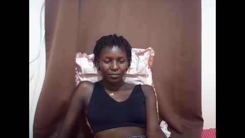 Snapshot of queen_0012 chatting on May 27, 2:08 am asher online show from May 27, 2:08 am