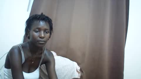 Snapshot of queen_0012 chatting on May 28, 2:31 am asher online show from May 28, 2:31 am