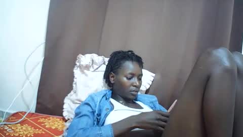 Snapshot of queen_0012 chatting on May 28, 7:00 pm asher online show from May 28, 7:00 pm