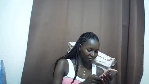 Snapshot of queen_0012 chatting on June 7, 7:39 pm asher online show from June 7, 7:39 pm