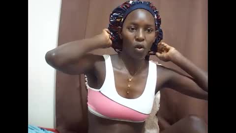 Snapshot of queen_0012 chatting on June 8, 3:40 am asher online show from June 8, 3:40 am