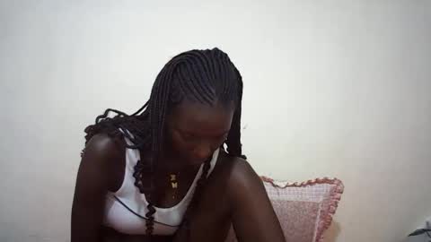 Snapshot of queen_0012 chatting on June 11, 12:43 am asher online show from June 11, 12:43 am