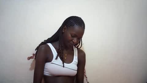 Snapshot of queen_0012 chatting on June 11, 5:38 am asher online show from June 11, 5:38 am