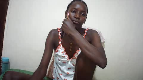 Snapshot of queen_0012 chatting on June 16, 6:32 pm asher online show from June 16, 6:32 pm
