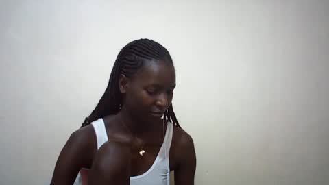 Snapshot of queen_0012 chatting on June 19, 10:46 pm asher online show from June 19, 10:46 pm