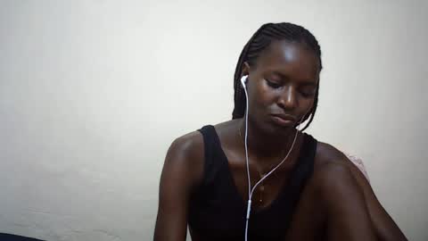 Snapshot of queen_0012 chatting on June 23, 7:17 am asher online show from June 23, 7:17 am