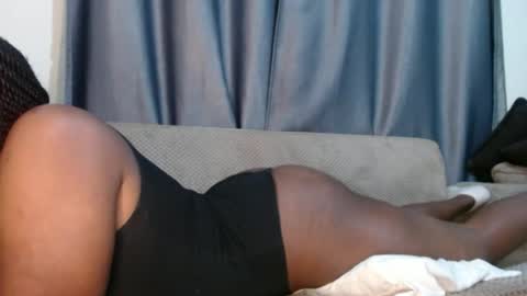 Snapshot of queen_789 chatting on June 19, 2:05 am emmie online show from June 19, 2:05 am