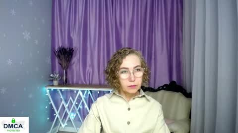 Snapshot of queen_a_n_i chatting on June 4, 10:21 am A N I Ill be here on December 1st online show from June 4, 10:21 am