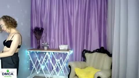Snapshot of queen_a_n_i chatting on June 28, 8:20 am A N I Ill be here on December 1st online show from June 28, 8:20 am