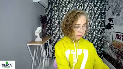 Snapshot of queen_a_n_i chatting on August 6, 10:39 am A N I Ill be here on December 1st online show from August 6, 10:39 am