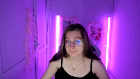 Snapshot of queen_amelie chatting on May 8, 7:14 am Amelie online show from May 8, 7:14 am