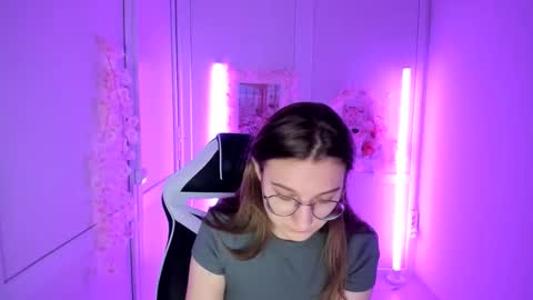 Snapshot of queen_amelie chatting on May 11, 7:58 am Amelie online show from May 11, 7:58 am