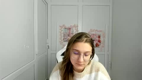 Snapshot of queen_amelie chatting on May 28, 8:33 am Amelie online show from May 28, 8:33 am