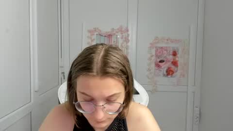 Snapshot of queen_amelie chatting on June 14, 8:05 am Amelie online show from June 14, 8:05 am