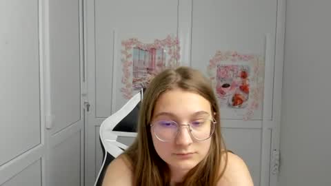 Snapshot of queen_amelie chatting on June 18, 9:14 am Amelie online show from June 18, 9:14 am