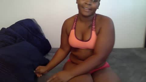 Snapshot of queen_arriana chatting on May 16, 6:32 am queen_arriana online show from May 16, 6:32 am