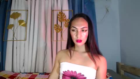 Snapshot of queen_danaya chatting on June 4, 12:38 am queen_danaya online show from June 4, 12:38 am