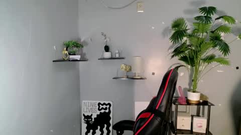 Snapshot of queen_danaya chatting on June 9, 11:27 pm queen_danaya online show from June 9, 11:27 pm