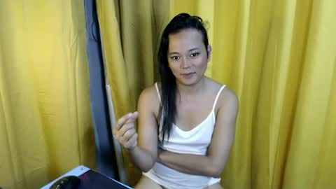 Snapshot of queen_ennah chatting on June 14, 2:24 am queen_ennah online show from June 14, 2:24 am