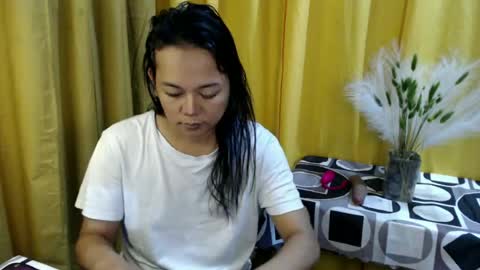 Snapshot of queen_ennah chatting on June 21, 8:33 pm queen_ennah online show from June 21, 8:33 pm
