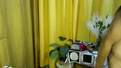 Snapshot of queen_ennah chatting on June 28, 2:17 am queen_ennah online show from June 28, 2:17 am
