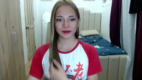 Snapshot of queen_heart0 chatting on May 8, 12:38 am shawny online show from May 8, 12:38 am